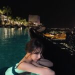 Lee Chae-yeon Instagram - 진짜 여름이 다가오네요🌴 싱가폴 밤이 참 예뻤는데🤍
