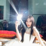 Lee Chae-yeon Instagram - 날 바라보며 그대로 있으면 돼