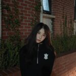 Lee Chae-yeon Instagram - 앞머리가 아직 짧네..🌹