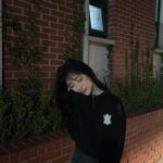 Lee Chae-yeon Instagram - 앞머리가 아직 짧네..🌹