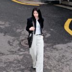 Lee Chae-yeon Instagram - 누구한테 전화왔을까 🌱봄한테..?