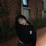 Lee Chae-yeon Instagram - 앞머리가 아직 짧네..🌹