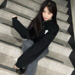 Lee Chae-yeon Instagram - 앞머리가 아직 짧네..🌹