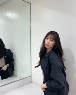 Lee Chae-yeon Instagram - 퇴근할래옹🥐