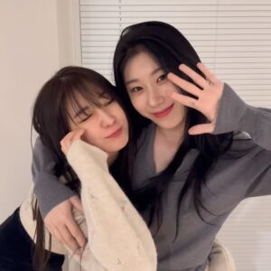Lee Chae-yeon Instagram - 령이랑 HUSH RUSH 챌린지🫦비하인드