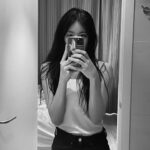 Lee Chae-yeon Instagram - 딸기찹쌀떡 먹고 싶어서 징징..그래도 공주라고 해줘서 고마워 칭구야🍓