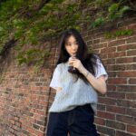 Lee Chae-yeon Instagram - 뛰어보자 폴짝👟
