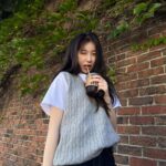 Lee Chae-yeon Instagram - 뛰어보자 폴짝👟