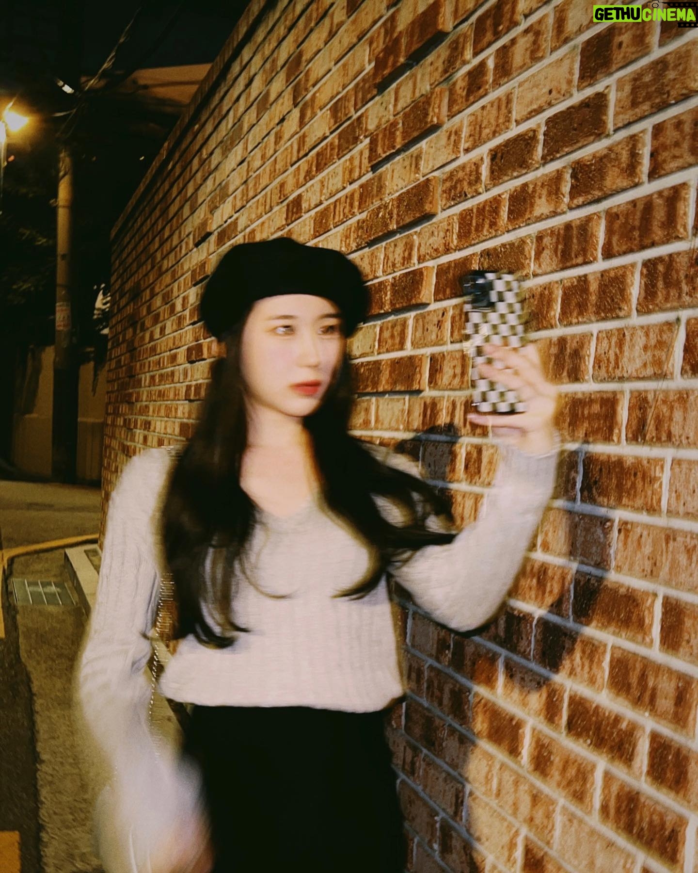 Lee Chae-yeon Instagram - 마음에 드는 셀카가 없다..