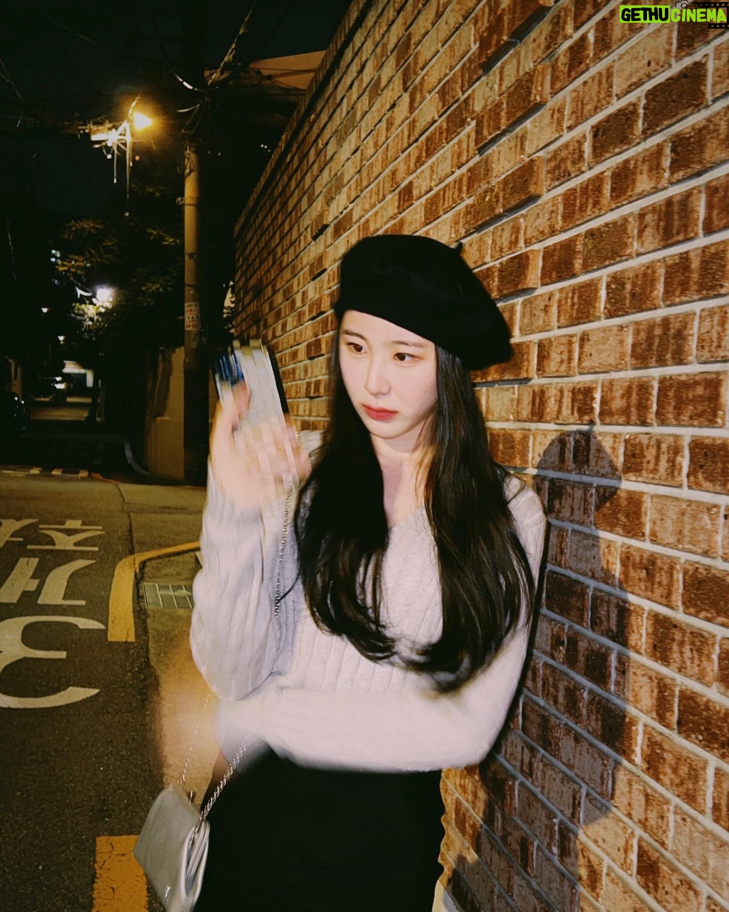 Lee Chae-yeon Instagram - 마음에 드는 셀카가 없다..
