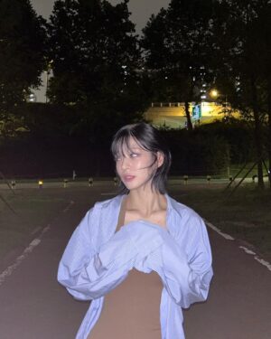 Lee Chae-young Instagram - 🌑