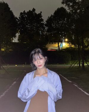 Lee Chae-young Instagram - 🌑