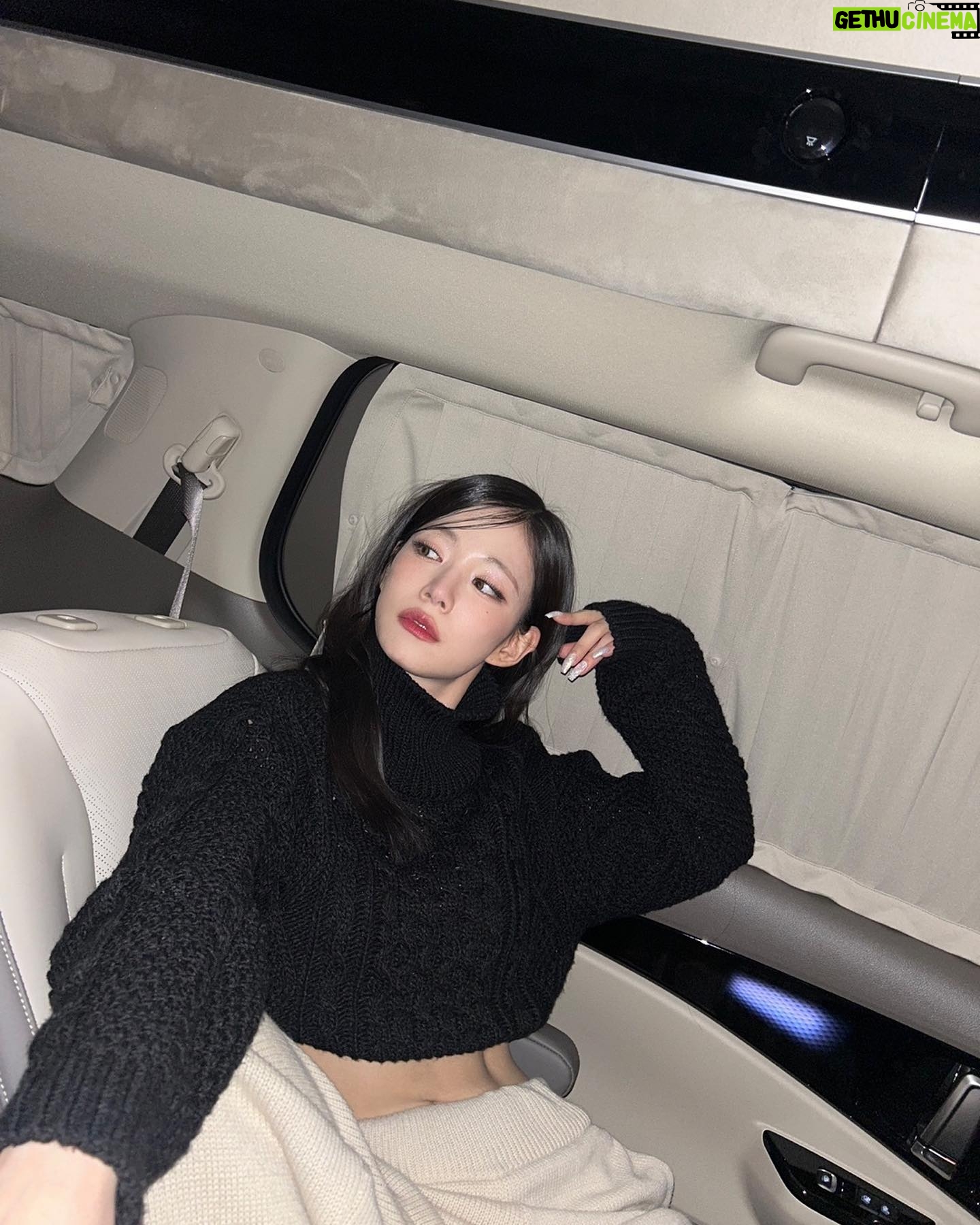 Lee Chae-young - 158.6K Likes - 🧶🧤❄️☃️🧣🍫