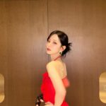 Lee Chae-young Instagram - 연말은 레드❤️