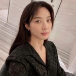 Lee Chung-ah Instagram - 🌚✨ On the way to save ChaeHee...🤳🏻 #celebrity #covering