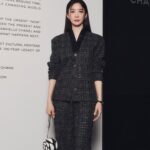 Lee Chung-ah Instagram - 🖤 @chanelofficial x @friezeofficial 🔗 In truth, maybe everything is connected and the more I work, the more I realize - Lim minouk #Chanel #샤넬아트앤컬쳐