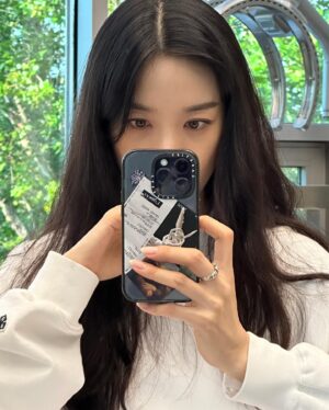 Lee Chung-ah Instagram - 🌳🤨🌳