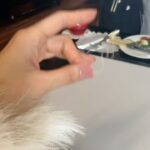Lee Chung-ah Instagram – 시현이 환하게 웃던 그 날 with 깃털

🪽✨

#Celebrity 
#thebeginningofeverything