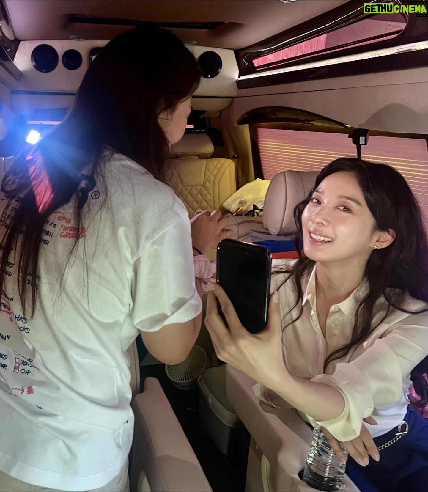Lee Chung-ah Instagram - 함께 한 곳 보고 달려와준 연주 팀, 덕분에 잘 마칠 수 있었어 너무 고마워 🫶🏻 늘 곁에 있어준 내 동생들 영준 리안 지연 안나 다예 윤정이 든든한 살롱하츠 식구들 흥권 대표님 수빈원장님 나은쌤 언제나 서포트 초롱 실장님 앨로컴퍼니 그리고 덕균오빠 두진이사님 제이와이드 모든 식구들 ✨ 오늘을 빌어 깊은 감사를 전해요 이 봄, 또 하나의 작품을 지나 보냅니다 연주 안녕 ☁️ 안녀엉 🌤️ #하이드 2023.4~2024.4.28