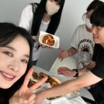 Lee Chung-ah Instagram - 함께 한 곳 보고 달려와준 연주 팀, 덕분에 잘 마칠 수 있었어 너무 고마워 🫶🏻 늘 곁에 있어준 내 동생들 영준 리안 지연 안나 다예 윤정이 든든한 살롱하츠 식구들 흥권 대표님 수빈원장님 나은쌤 언제나 서포트 초롱 실장님 앨로컴퍼니 그리고 덕균오빠 두진이사님 제이와이드 모든 식구들 ✨ 오늘을 빌어 깊은 감사를 전해요 이 봄, 또 하나의 작품을 지나 보냅니다 연주 안녕 ☁️ 안녀엉 🌤️ #하이드 2023.4~2024.4.28