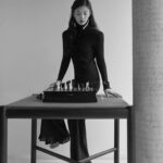 Lee Chung-ah Instagram - 05:00PM ♟️🎹 해 질 무렵 시작된 이청아의 시간. 낮과 밤, 블랙과 화이트의 간극에서 게임이 시작된다. #CHANEL #J12 #CHANELWatches #Ad @chanelofficial @ellekorea