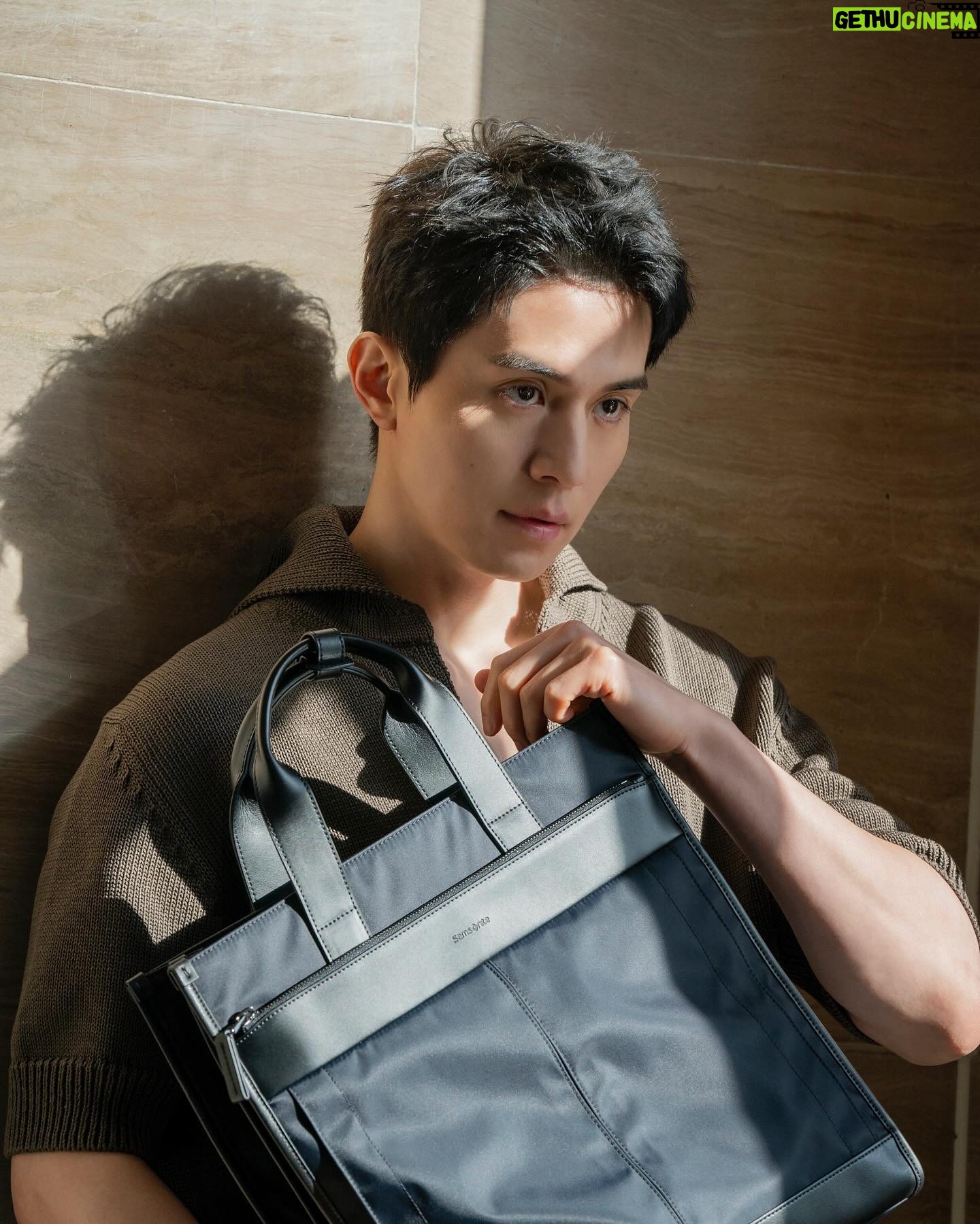 Lee Dong-wook Instagram - - 욱브르 박물관 오픈 🎨 완벽한 전시회로 지금 초대합니다🤍 - 포스트 보러 가기 👉🏻 https://naver.me/GQNnQ4Hm - #이동욱 #LeeDongWook #李栋旭 #욱스타그램 #광고 #쌤소나이트 #Samsonite