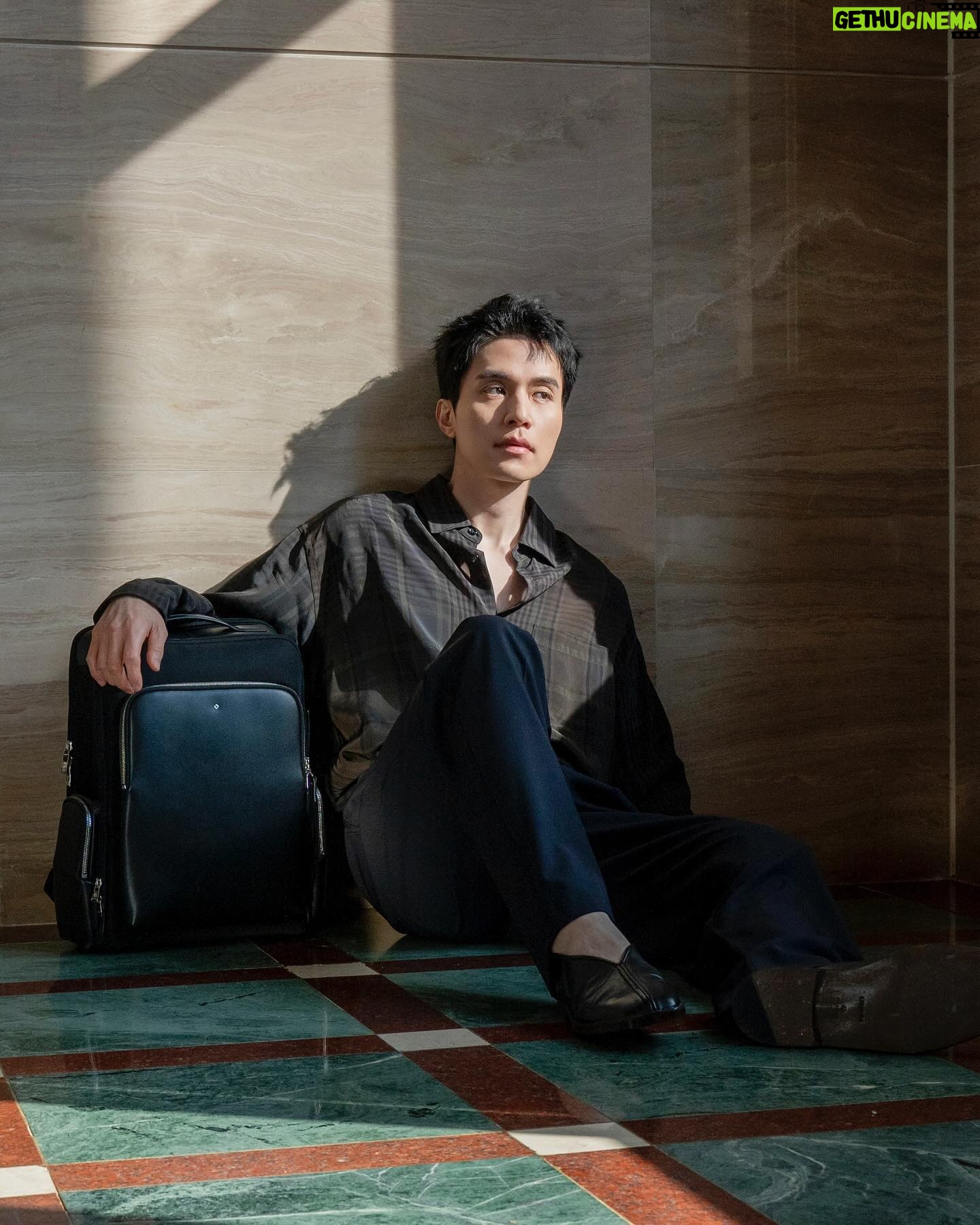 Lee Dong-wook Instagram - - 욱브르 박물관 오픈 🎨 완벽한 전시회로 지금 초대합니다🤍 - 포스트 보러 가기 👉🏻 https://naver.me/GQNnQ4Hm - #이동욱 #LeeDongWook #李栋旭 #욱스타그램 #광고 #쌤소나이트 #Samsonite