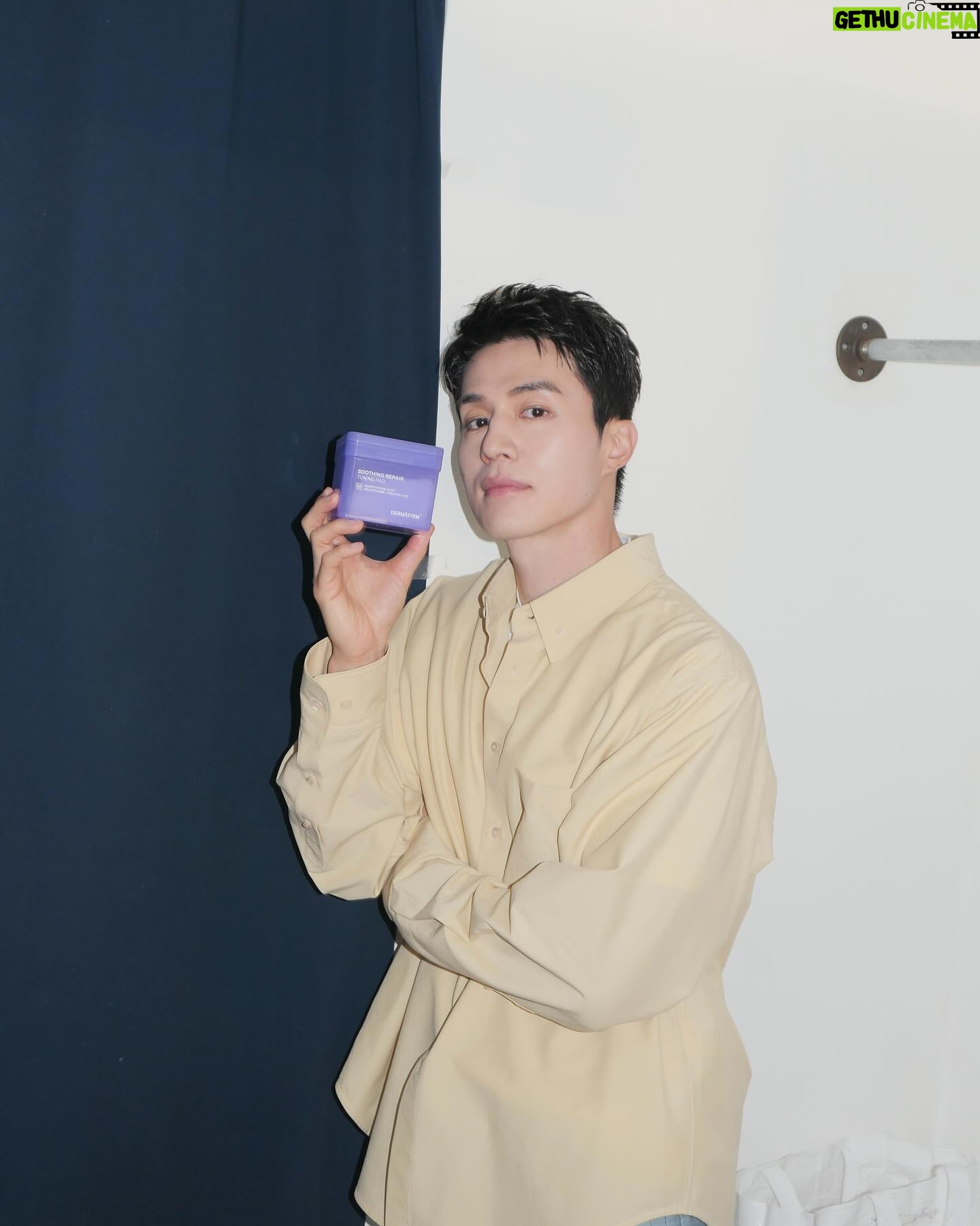 Lee Dong-wook Instagram - - ’더마펌(dermafirm)‘ NEW 수딩 리페어 토닝 패드 R4로 더 맑고 촉촉해진 동욱 배우의 피부💧 - #광고 #더마펌 #dermafirm #수딩리페어토닝패드R4 #물광토닝패드