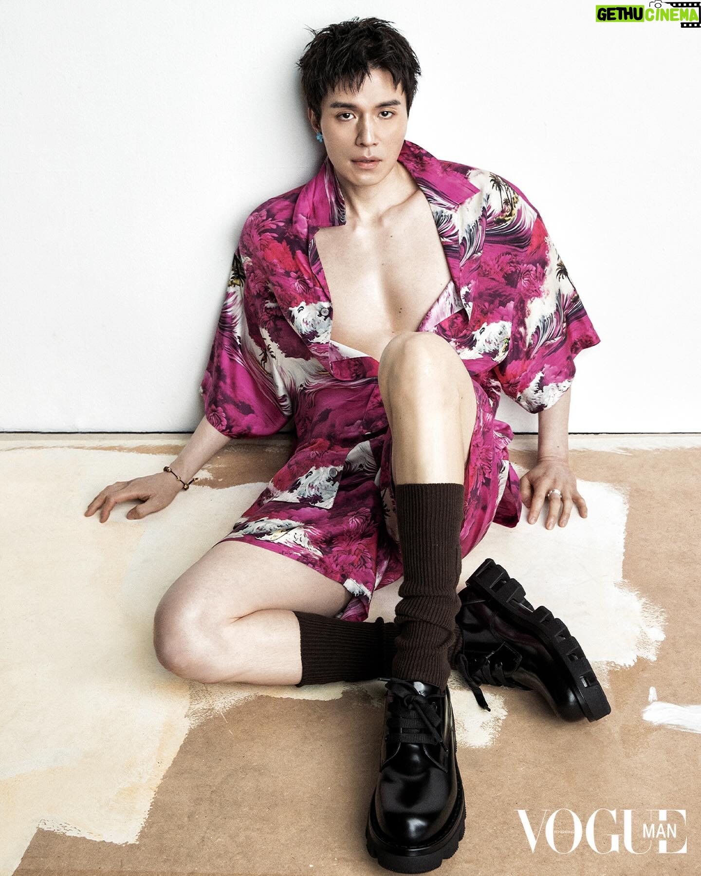 Lee Dong-wook Instagram - - 동욱 배우의 ‘Vogue Man Hong Kong’ 4월 호 화보📸 화려함 속에 더 화려한 동욱 배우의 비주얼💐 더 많은 화보와 인터뷰는 ‘보그 맨 홍콩(Vogue Man Hong Kong)’ 4월 호와 ‘아트 바젤 홍콩(Art Basel Hong Kong)’에서 만나보세요✔️ - #이동욱 #LeeDongWook #李栋旭 #욱스타그램 #보그맨홍콩 #VogueManHongKong