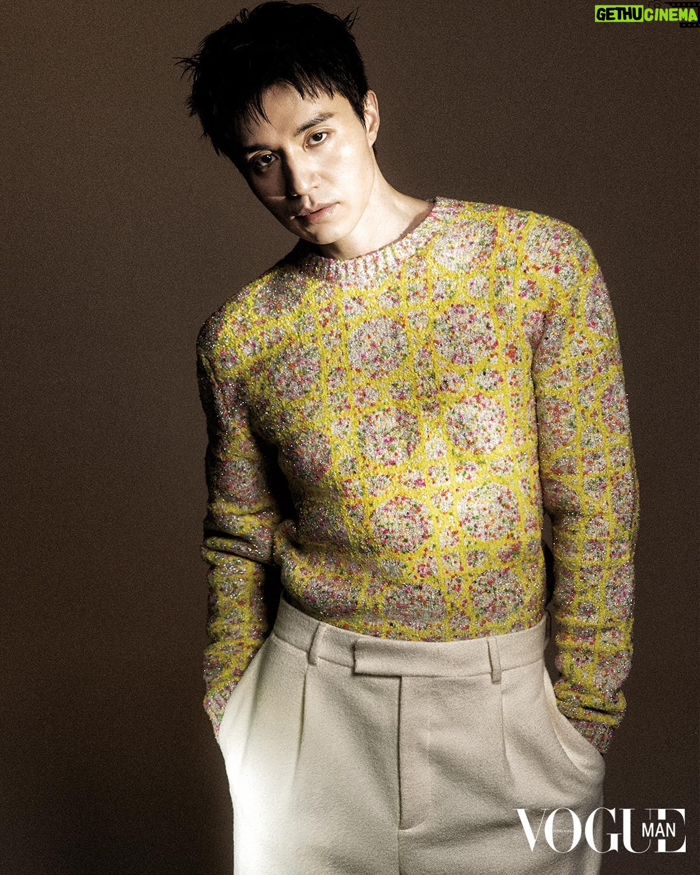 Lee Dong-wook Instagram - - 동욱 배우의 ‘Vogue Man Hong Kong’ 4월 호 화보📸 화려함 속에 더 화려한 동욱 배우의 비주얼💐 더 많은 화보와 인터뷰는 ‘보그 맨 홍콩(Vogue Man Hong Kong)’ 4월 호와 ‘아트 바젤 홍콩(Art Basel Hong Kong)’에서 만나보세요✔️ - #이동욱 #LeeDongWook #李栋旭 #욱스타그램 #보그맨홍콩 #VogueManHongKong