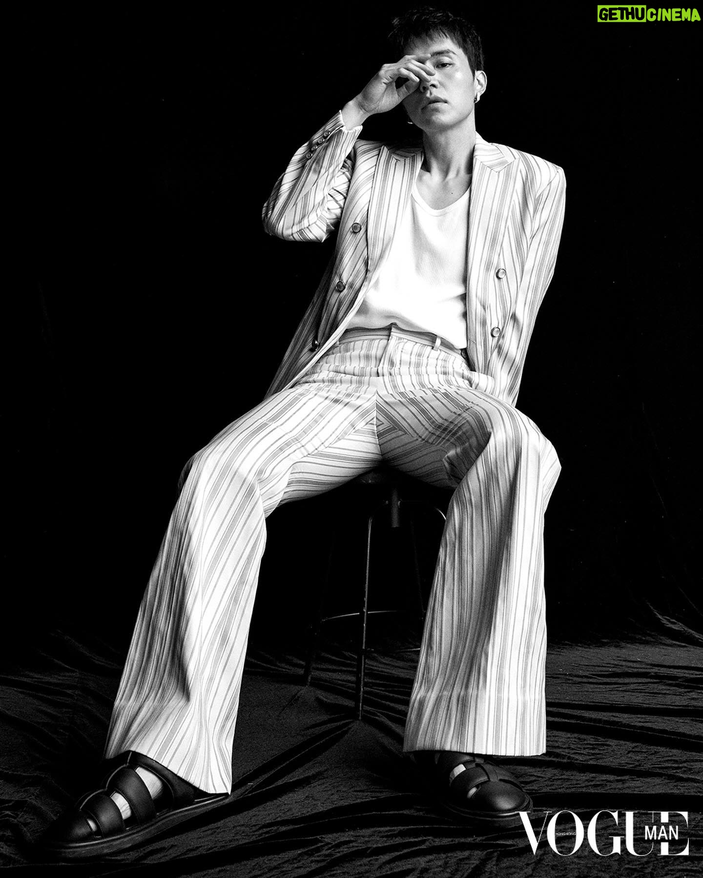 Lee Dong-wook Instagram - - 동욱 배우의 ‘Vogue Man Hong Kong’ 4월 호 화보📸 화려함 속에 더 화려한 동욱 배우의 비주얼💐 더 많은 화보와 인터뷰는 ‘보그 맨 홍콩(Vogue Man Hong Kong)’ 4월 호와 ‘아트 바젤 홍콩(Art Basel Hong Kong)’에서 만나보세요✔️ - #이동욱 #LeeDongWook #李栋旭 #욱스타그램 #보그맨홍콩 #VogueManHongKong