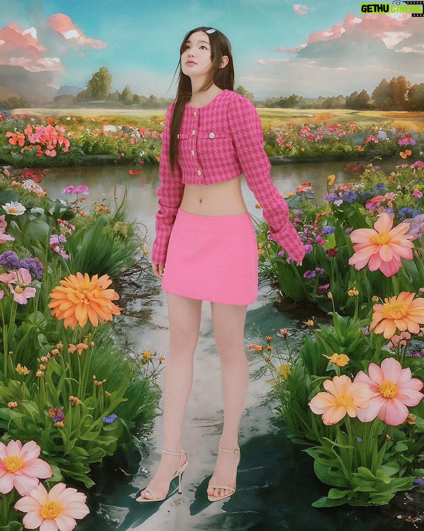 Lee Eun-saem Instagram - 📸 @dobleyellow 👗@jleestyle 💇🏻♀️ @hairbysjp 💄 @eunbyul2