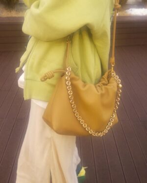 Lee Eun-saem Instagram - 🐑❤︎❤︎❤︎…
#loewe #로에베 #Flamencopurse