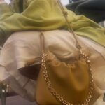 Lee Eun-saem Instagram – 🐑❤︎❤︎❤︎…
#loewe #로에베 #Flamencopurse