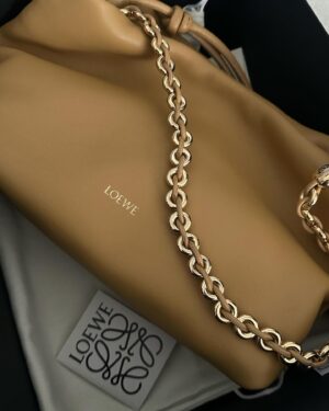 Lee Eun-saem Instagram - 🐑❤︎❤︎❤︎…
#loewe #로에베 #Flamencopurse