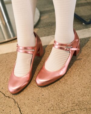 Lee Eun-saem Instagram - #광고 @louboutinworld 
🫦…❤︎
#christianlouboutin #크리스찬루부탱