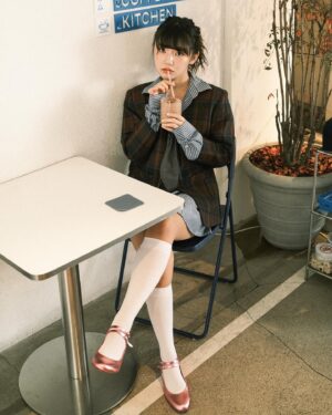 Lee Eun-saem Instagram - #광고 @louboutinworld 
🫦…❤︎
#christianlouboutin #크리스찬루부탱