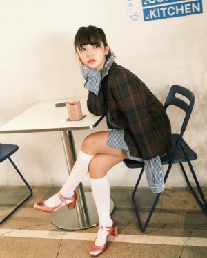 Lee Eun-saem Instagram - #광고 @louboutinworld 
🫦…❤︎
#christianlouboutin #크리스찬루부탱