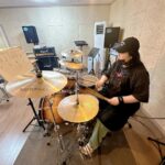 Lee Gook-ju Instagram - #드린이 첫 수업날 🥁 칭구 덕분에 좋은쌤 만났지뭐야 ㅋㅋ 쌤 에너지가 학생만큼 좋으시네요 #흥국주 두번 배웠는데.. 잘 한다며 숙제까지 내주시는 열정쌤!! 저도 #꼬꼬방 2호점 차리게 도와주세요 🫣 조만간 #사랑비 간다!!! 다들 기대해 매일매일이 취미로 하루하루가 빡셈.. 하고싶은건 해야지👍🏻