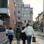 Lee Gook-ju Instagram - #동네친구들 대화가 아주 잘 통하는 성산동 친구들👍🏻 헤어진지 얼마 안됐다는 내칭구 니가 부럽다🫣 헤어졌다는건... 사귀어봤다는 거잖아 크~~~ 부럽다 칭구들아 공부 열심히 하구 또 보자🖐🏻