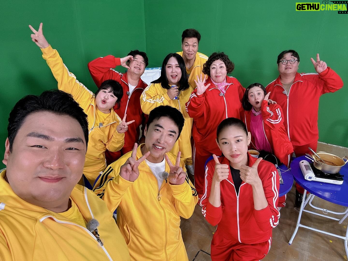 Lee Gook-ju Instagram - #먹찌빠 어제 정신 없어서 못올렸뉍 🥲 오늘 아침에 재방으로 모니터 했네욥 아직 먹찌빠 안보신 분들은 쉬는날 몰아보기 어때요 진짜 재밌음 ㅋㅋ 요즘 어머님들이 엄청 좋아해 주시더라구욥 😆❤️😆💛😆❤️😆💛😆❤️😆💛😆❤️😆💛😆 이제 반팔 입읍시다 ㅋㅋㅋㅋㅋ
