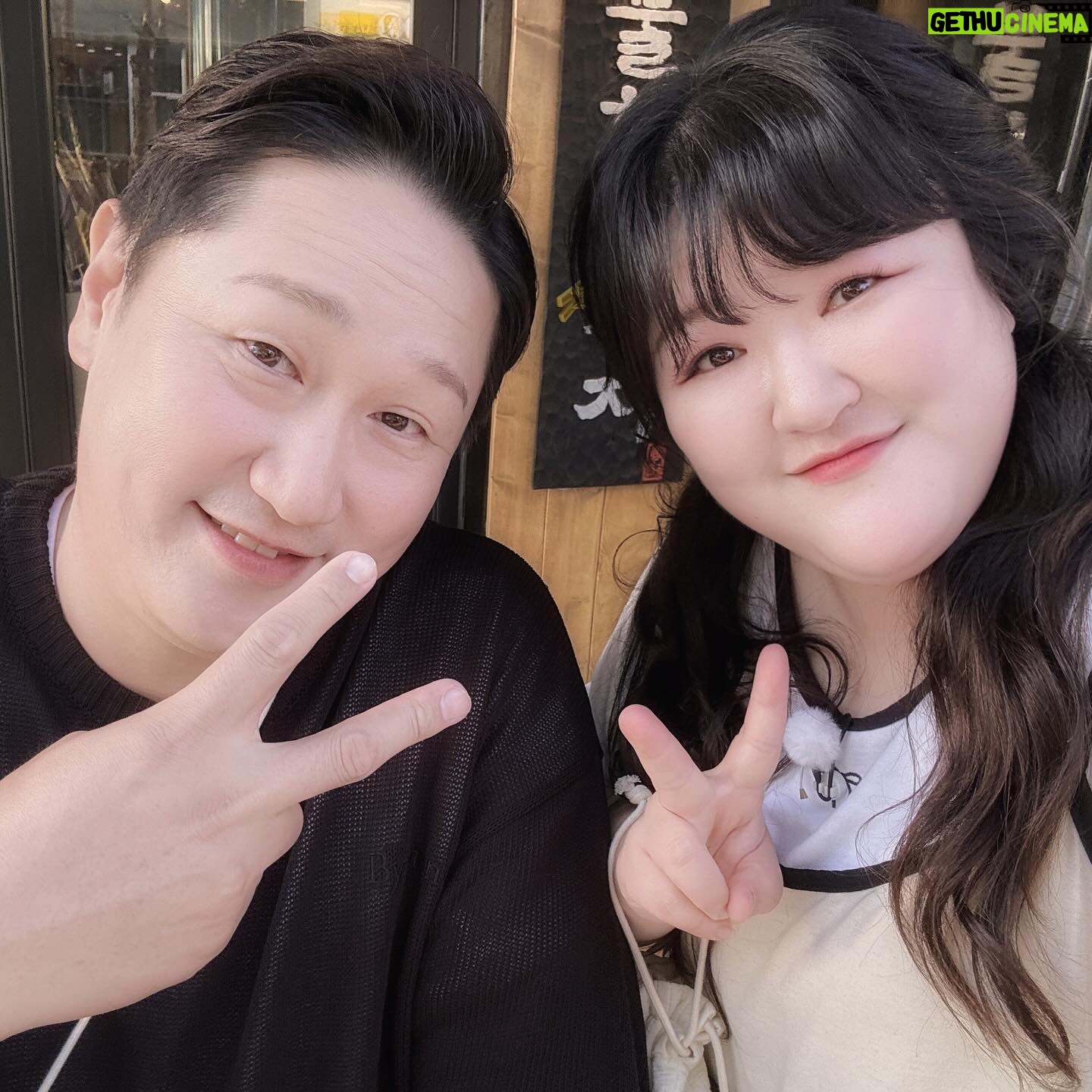 Lee Gook-ju Instagram - #최강식탁 #이대호 #이국주 #나태주 곧 삼남매랑 만나요 조합이 너무 신박하죠ㅋ 저도 첨에 응? 셋이?? 🤔 근데 첫 녹화부터 ㅋㅋ 넘나 즐거웠다는 🤍 예능18년차 이국주가 예능 2년차 이대호후배 끌고 갑니다ㅋ 막둥이 나태주 흥 좋고 대호오빠의 귀여움 까지 완벽👍🏻 기대해도 좋음 !! 6월16일 일요일 오후 10시 코미디TV