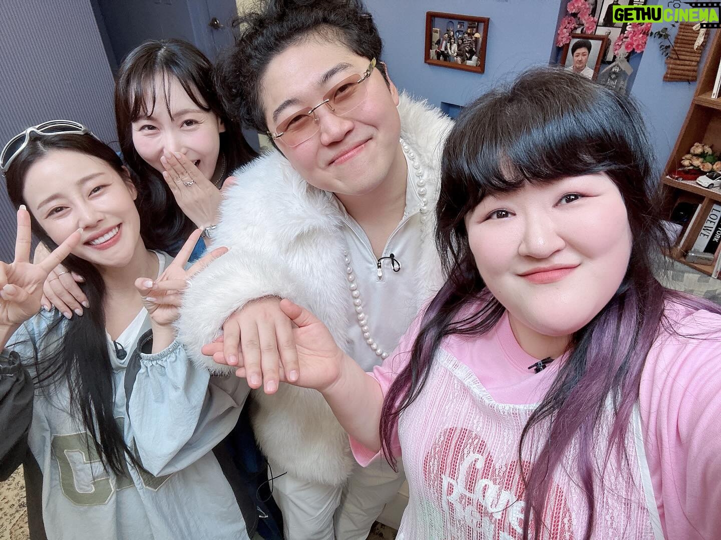 Lee Gook-ju Instagram - 난 왜 자꾸 홍반장이라고 했지😂 재밌었던 #홍박사 #조주봉 #조훈 이랑 촬영 편집해서 보니 더 재밌네💜주봉아 나와줘서 거마워🖐🏻 여름 전에 선민이랑 너랑 혜지랑 수현이랑 다같이 보자