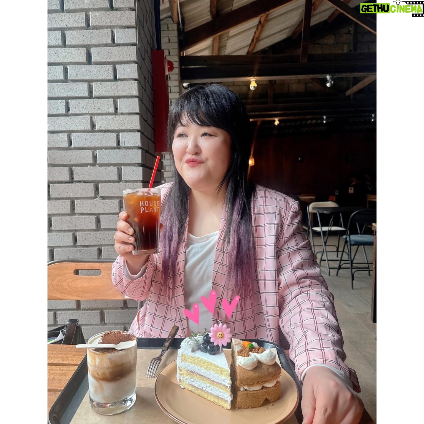 Lee Gook-ju Instagram - #달달구리 날씨가 좋아서 여기까지 왔네..🌸 칭구야 이제 한식도 좀 먹을까? @sweeteunji0817