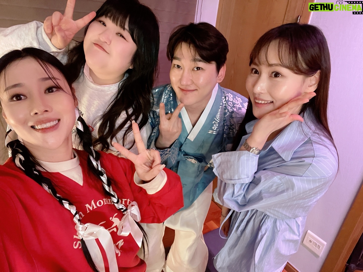 Lee Gook-ju Instagram - #변도령 좋은 아우 생김 ㅋㅋ 용하고 뭐하고 그런게 아닌 내맘 알아주고 위로해주는 맘씨 거기에 유쾌하기까지 감사하고 즐거웠어 @1.8min 😃 재밌는 영상 꼭 유튜브 #개개개 찾아서 봐주세요👍🏻