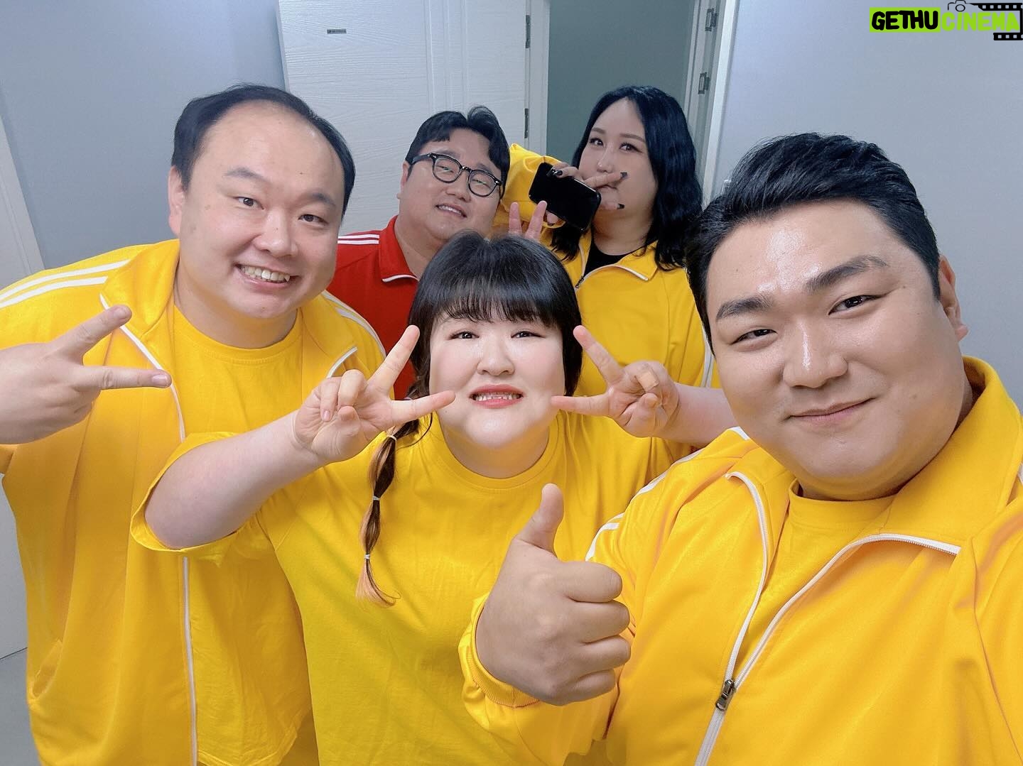 Lee Gook-ju Instagram - #먹찌빠 오늘 본방사수 오랜만에 호철이 등장 두둥탁!!! 오랜만에 만나는 #허성태 오빠 꺄~ 코카인만 백번 춤 🫣 재밌게 봐주세요 ♥️