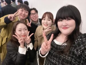 Lee Gook-ju Instagram - 바쁜주말🖐🏻
@_hyejidaejiiiii @hochul87 결혼축하해👰🏻‍♀️🤵🏻
@mkseol @da_w0214 생일축하해 👦🏻👩🏻
.
오랜만에 만난 코빅 식구들과 회사 사람들 모두 반가웠어요🤍