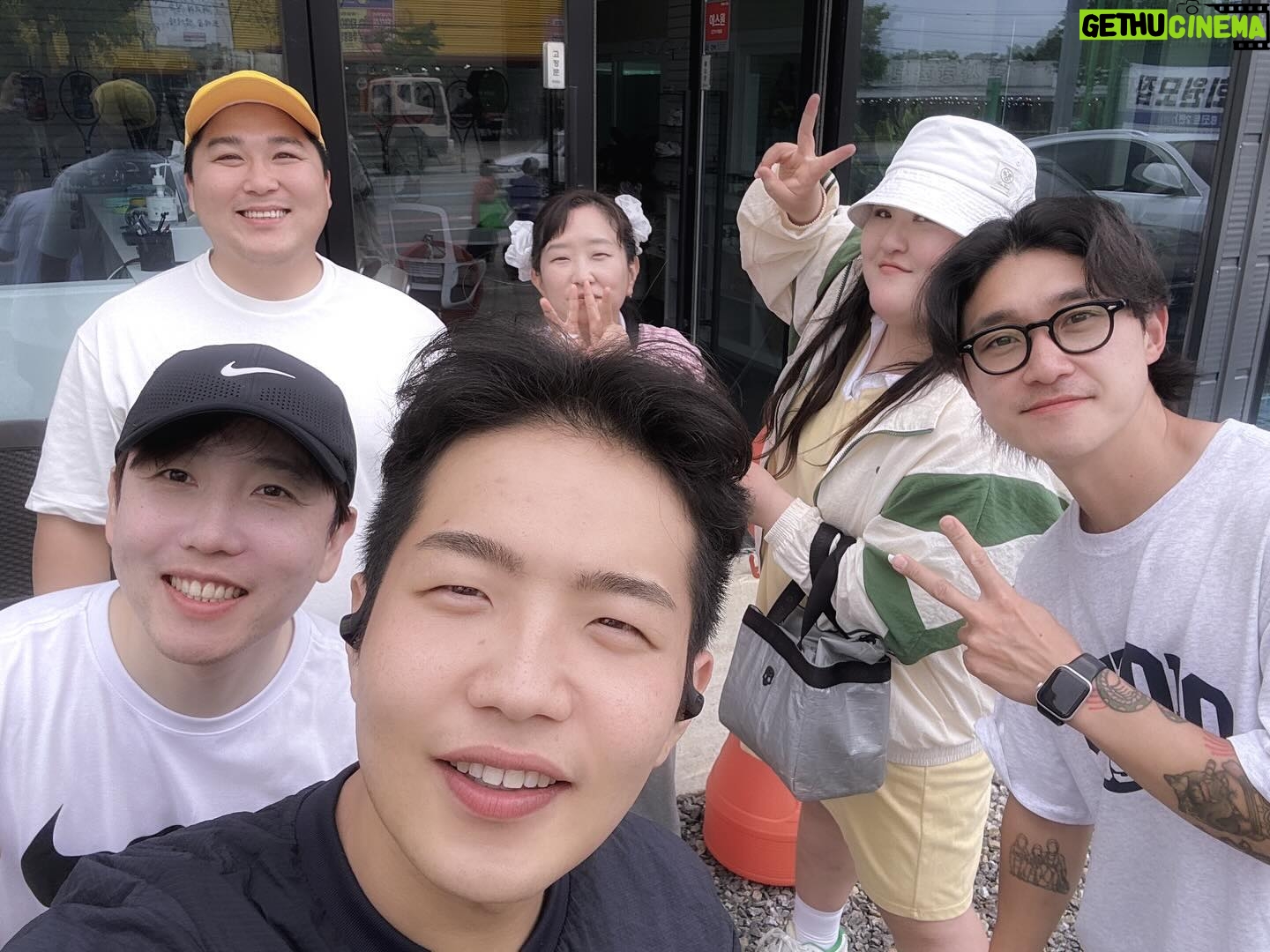 Lee Gook-ju Instagram - #점심모임 음...분명 #테니스모임 인데.. 테니스는 안치고 밥시간만 기다리는 나 어떤데!! 메뉴는 답정너 #해장국 계산은 진사람이 쏘는건데 난 이기지도 지지도 않았다 🤪 다음 부터는 점심시간 맞춰서 갈래 #금문테니스장 #금문테니스장화전점 @gmtennis_