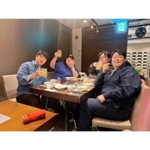Lee Gook-ju Instagram - 날씨 눈치게임 실패!!
3월이라 더울줄 알고 반팔입고 갔는데.. 비까지 와서🫢
오들오들 떨었지만..맴바가 좋으니까 재밌었지 말뭐!!
더 더워지기 전에 또 갑시다 더우면 난 못해🫠
#베어크리크춘천 에서 #춘천의아들 #양배차 와 절친아우들
#골린이 #테린이 #이국주 언제 으른되나...