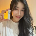 Lee Hae-ri Instagram - 바르고 진짜 깜짝이야. 갑자기 입쯀미인💋💄 이렇게 촉촉하고 자연스럽게 예쁠 수 있나요 주의:사진 컬러보다 실물이 더 예쁠 수 있음